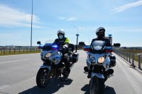 Policjanci WRD w patrolu na motocyklach
