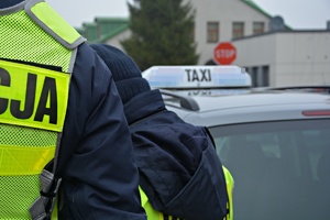 policjanci kontrolują &quot;taksówkarzy&quot;