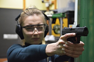 Turniej strzelecki z okazji Dnia Kobiet na strzelnicy