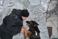Pożegnanie policyjnego psa przez przewodników