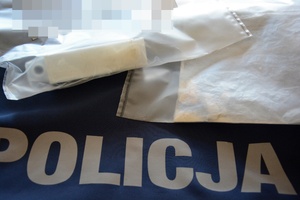 Narkotyki na policyjnej bluzie
