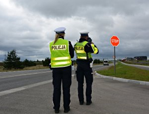 Policjanci WRD mierzą prędkość pojazdów