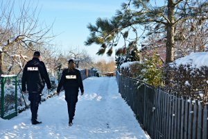 Dzielnicowi sprawdzają tereny zielone, pustostany- krajobraz zimowy