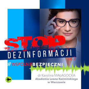 Plakat: kobieta w okularach, napis: stop dezinformacji, #wspólnieBezpieczni, dr Karolina Małagocka, Akademia Leona Koźmińskiego w Warszawie