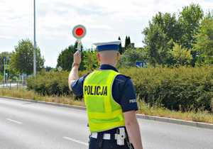 Policjant z tarczą