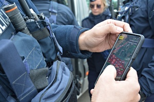 Mundurowi poszukują zbiegów, pomaga aplikacja w telefonach