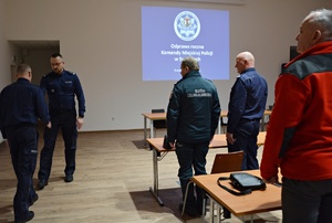I Zastępca Komendanta składa meldunek Komendantowi przed odprawą