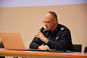 Komendant Miejski Policji w Suwałkach podsumowuje miniony rok na odprawie