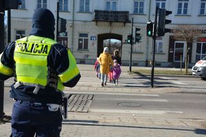 Policjant i przejście dla pieszych