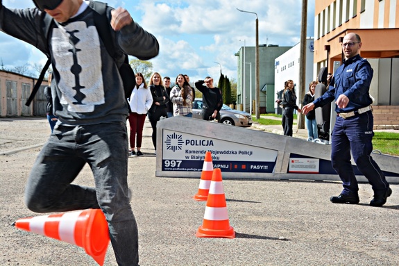 Studenci z wizytą u suwalskich policjantów