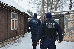 Policjanci monitorują miejsca przebywania osób zagrożonych wychłodzeniem
