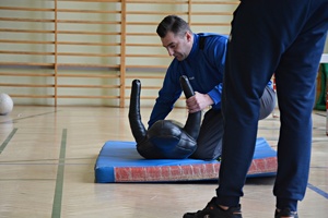 Dzień Kandydata w Suwałkach, zajęcia praktyczne na sali gimnastycznej