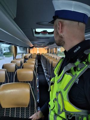 Policjant w autobusie