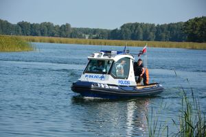 szkolenie psów służbowych na wodzie