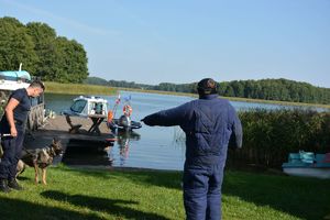 szkolenie psów służbowych na wodzie