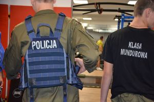 młodzież klasy mundurowej