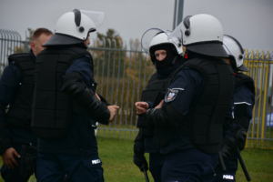 Policjanci na stadionie