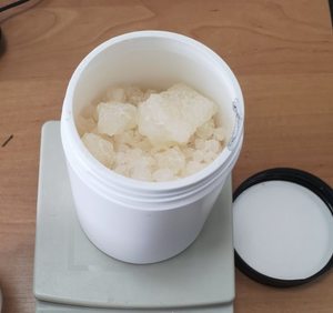 narkotyki ,,kryształ&quot; w pojemniku
