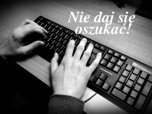ręce na klawiaturze
