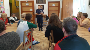 Policjantka na spotkaniu