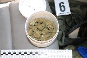 marihuana w pojemniku
