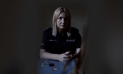 Policjantka tło bardzo ciemne