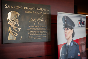 obchody 100 rocznicy powołania policji kobiecej - policjanci i zespoły taneczno muzyczne z zaproszonymi gośćmi
