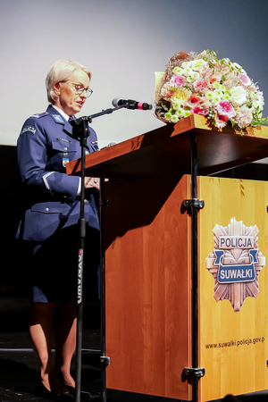 obchody 100 rocznicy powołania policji kobiecej - policjanci i zespoły taneczno muzyczne z zaproszonymi gośćmi