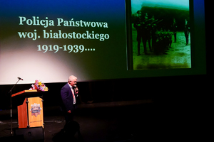 obchody 100 rocznicy powołania policji kobiecej - policjanci i zespoły taneczno muzyczne z zaproszonymi gośćmi