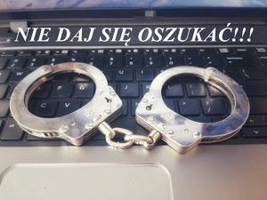 kajdanki klawiatura i napis nie daj sie oszukać