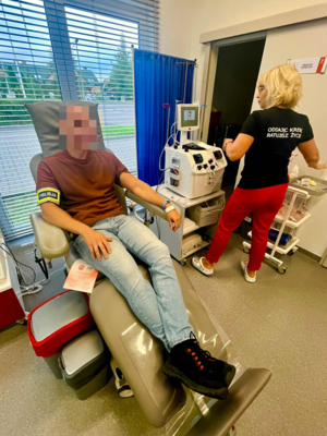 Policjanci oddający Krew w regionalnym punkcie krwiodawstwa i krwiolecznictwa