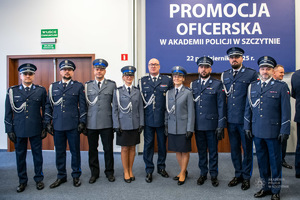 Policjanci w mundurach