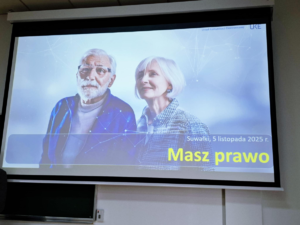 spotkanie policjantów i przedstawicieli banku i urzedu elektronicznego z seniorami