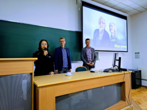 spotkanie policjantów i przedstawicieli banku i urzedu elektronicznego z seniorami