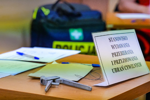 ćwiczenia, policja, osoby cywilne, sprzęt policyjny, broń