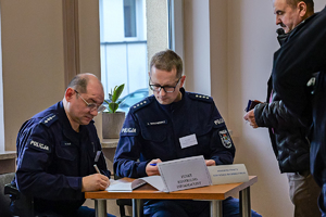 ćwiczenia, policja, osoby cywilne, sprzęt policyjny, broń