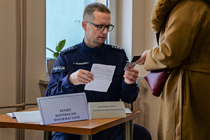 ćwiczenia, policja, osoby cywilne, sprzęt policyjny, broń