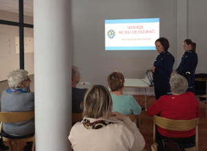 Policjantki na spotkaniu z seniorami
