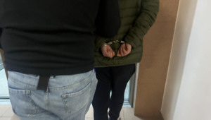 zatrzymany w kajdankach