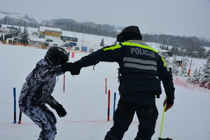 zawody narciarskie organizowane przez policjantów