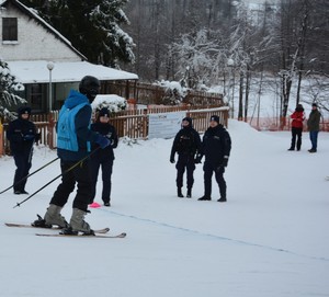 Zawody narciarskie organizowane przez policjantów