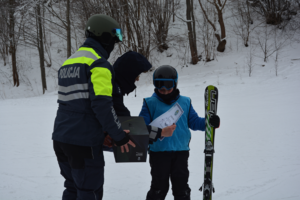 zawody narciarskie organizowane przez policjantów