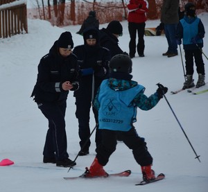 zawody narciarskie organizowane przez policjantów