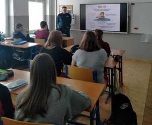 spotkanie w szkole z policjantem