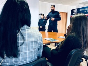 spotkanie młodzieży z policjantami