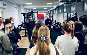 spotkanie młodzieży z policjantami