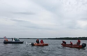 żagłówki na jeziorze