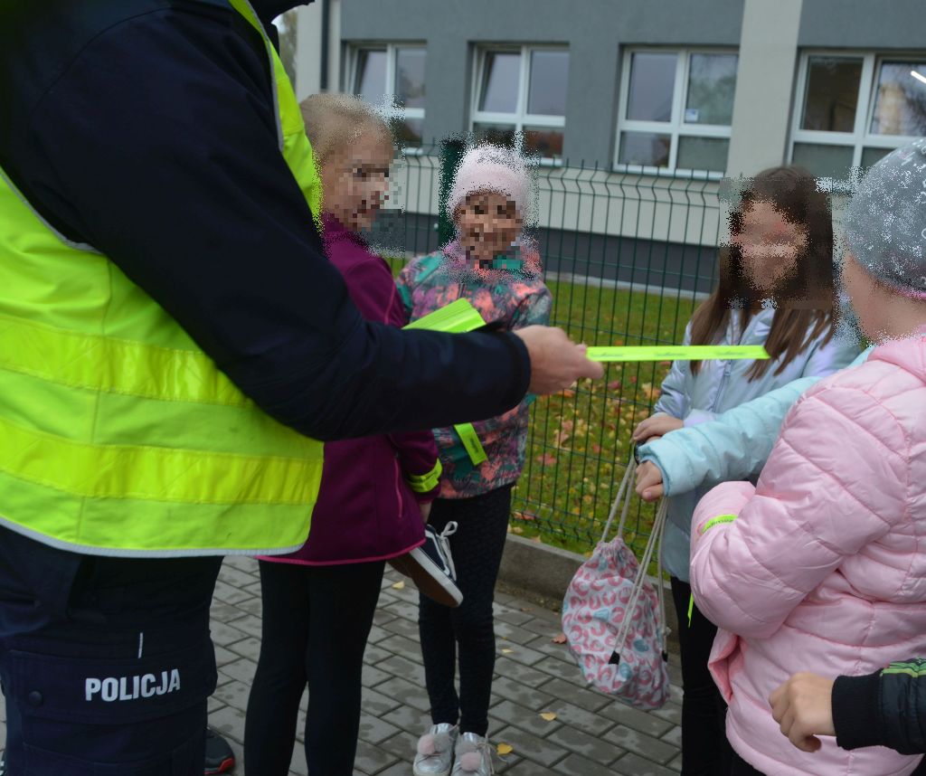 Hasło Zachęcające Do Noszenia Odblasków Policjanci z Suwałk zachęcają do noszenia odblasków - Aktualności - KMP